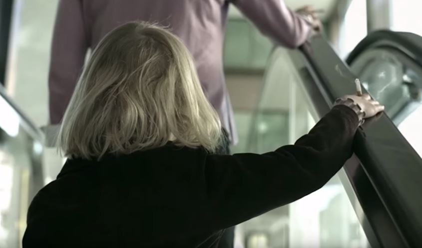 Пропусти не видишь я с ребенком. Пропусти не видишь я с ребенком