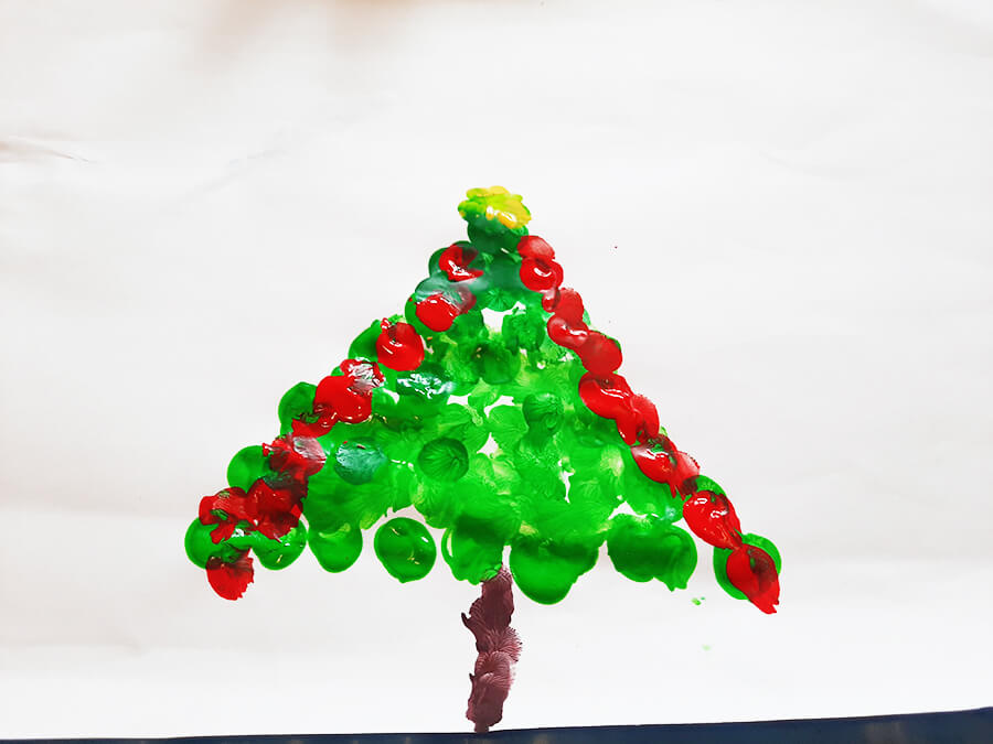 Vianočný stromček maľovaný prstami / Zdoj: Danka Lacikova