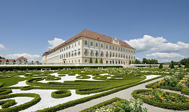 Zámok Schloss Hof má nádherné terasovité záhrady. / Foto: Hertha Hurnaus