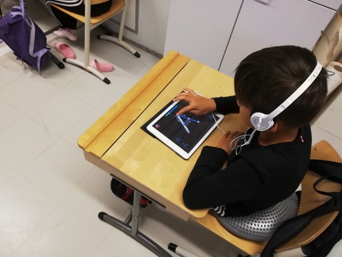 Deti používajú na vyučovaní aj technológie, no stavajú sa k nim naozaj zodpovedne.