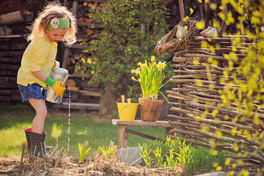 Vedeli sme ako rastie všetko okolo nás, aj sa o to starať. / Foto: Bigstock