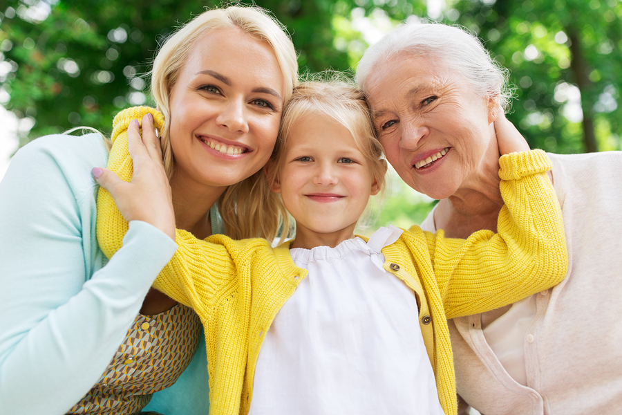 Starým rodičom dokážeme svojou prítomnosťou pomáhať viac, ako si myslíme. / Foto: Bigstock