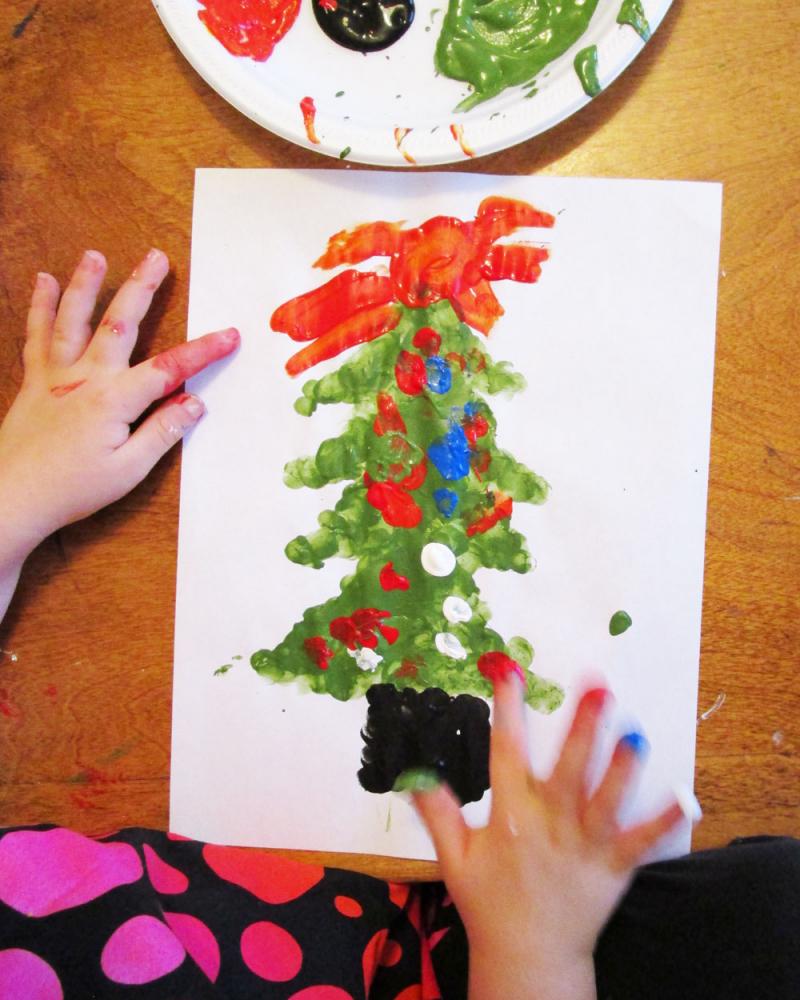 Vianočný stromček maľovaný prstami / Zdroj: kinderart.com