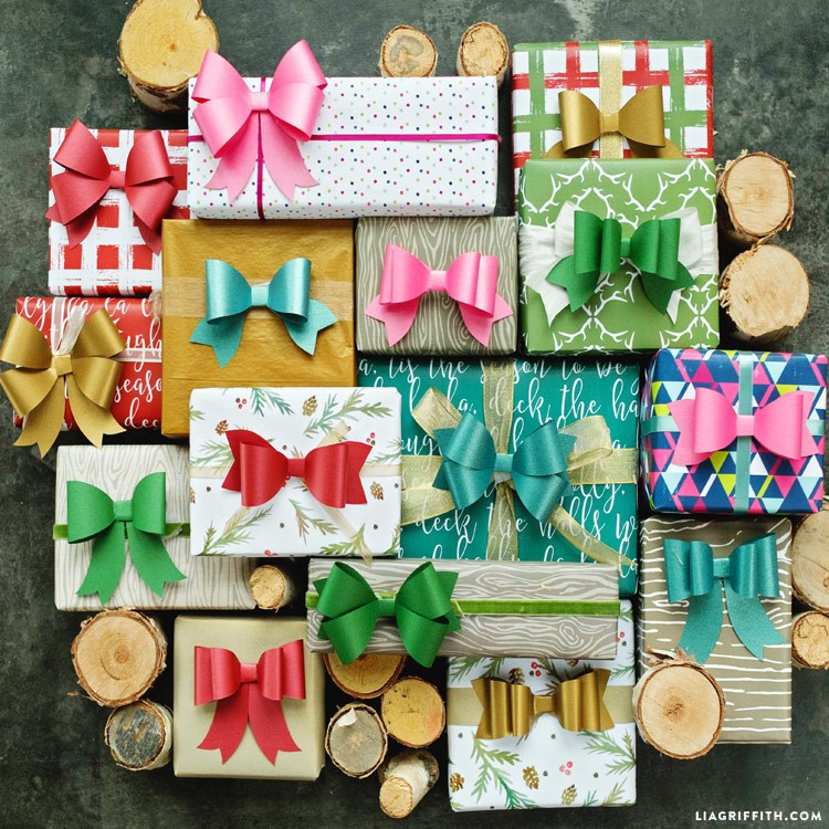 Papierové mašličky na vianočné darčeky / Zdroj: Liagrifitth.com