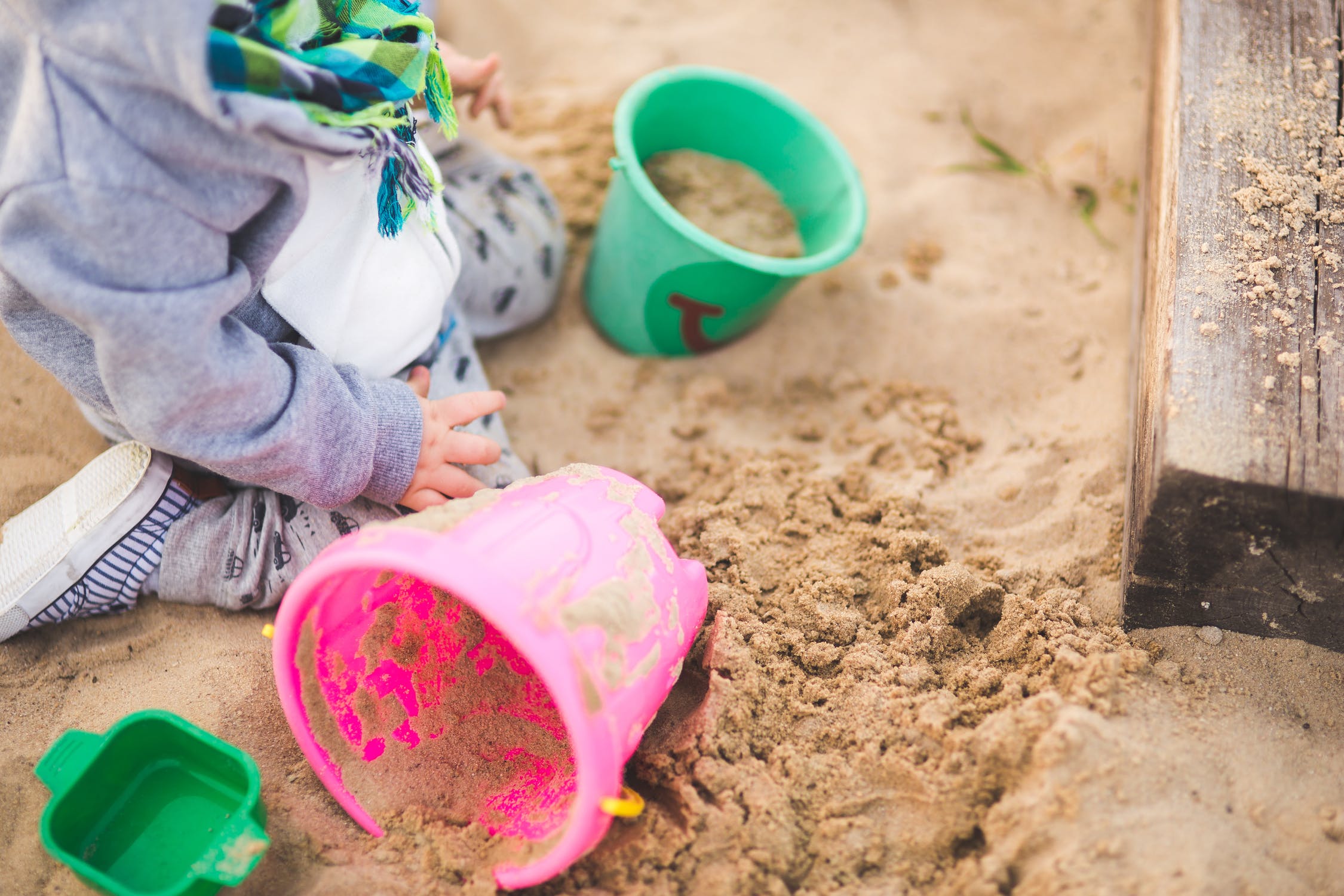 Hra v piesku je na tento účel výborná. / Foto: Pexels