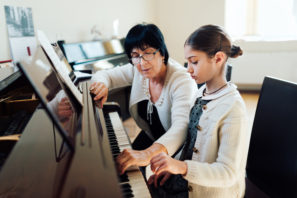 Dieťa hru na hudobnom nástroji môže milovať, no nechce v nej súťažiť. Túži pri tejto činnosti len relaxovať. / Foto: Shutterstock