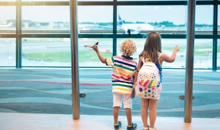 Ako zabaviť dieťa na letisku a v lietadle?