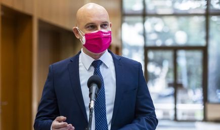 S ministrom školstva o začiatku školského roka a pandemických opatreniach v školách
