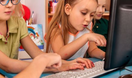 Jednoduché rutiny v triede, ktoré pomáhajú žiakom cítiť sa dobre a bezpečne