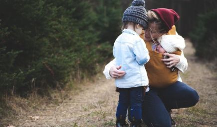 5 spôsobov, ako reagovať na veľké emócie detí