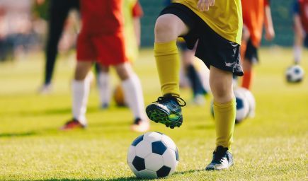 Výskum ukázal, že kolektívne športy podporujú emocionálne zdravie detí