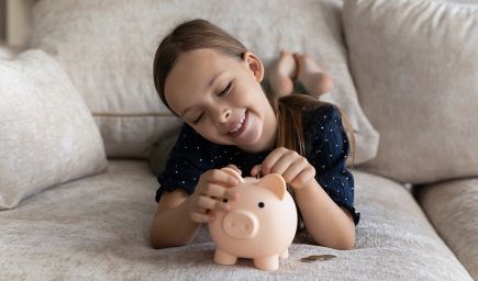Vreckové pre deti: Od akého veku začať a koľko peňazí im dávať?