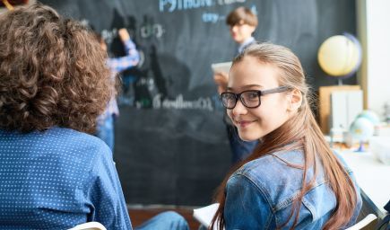 Trh práce sa mení, deti potrebujú iné zručnosti.  Školy by tomu mali prispôsobiť výučbu