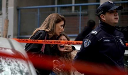 Srbsko: Dvaja žiaci po streľbe v škole sú stále v kritickom stave