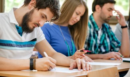 Začína sa maturitný týždeň, v utorok budú žiaci písať test a sloh zo slovenčiny