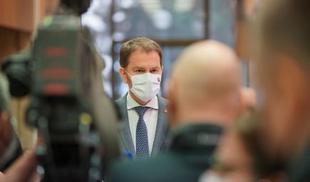 Školy mohol podľa premiéra otvoriť aj minister, problémom boli úradníci