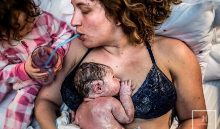 18 výherných fotografií za rok 2018, ktoré zachytávajú silu pôrodu