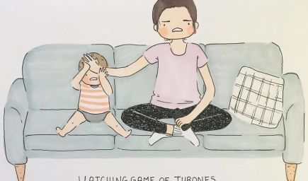 Mamička kreslí ilustrácie o živote s dieťaťom na materskej