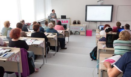 Aj seniori dokážu využívať moderné technológie. Naučia ich to na bezplatnom IT kurze