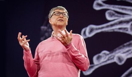 Bill Gates už pred rokmi hovoril, že náš najväčší nepriateľ je nebezpečný vírus a čas hrá proti nám. Upozorňoval, že môžu zomrieť milióny ľudí