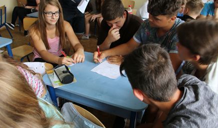 Prieskum Rady mládeže Slovenska: Mladí ľudia vnímajú spoločnosť kriticky a zvažujú emigráciu