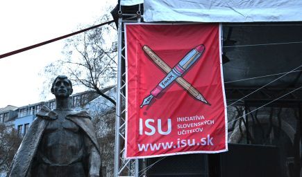 Vládou schválené zvýšenie platov učiteľov je nepostačujúce, tvrdí ISU