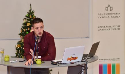 Odborníci rozpúšťali mýty o využívaní internetu