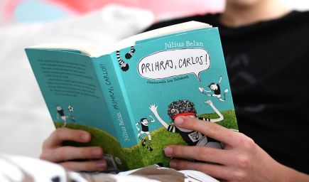 Knihy pre deti: Prihraj, Carlos! (Július Belan)