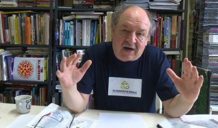 Spisovateľ Daniel Hevier ponúka pomoc učiteľom i študentom po zatvorení stredných škôl