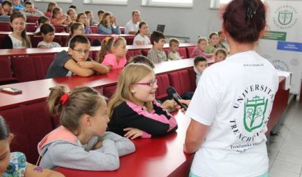 Univerzita v Trenčíne zorganizuje počas štrajku učiteľov ako pomoc rodičom Detskú univerzitu