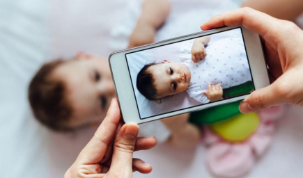 Štúdia ukázala, ako môže čerstvé mamičky ovplyvňovať Facebook