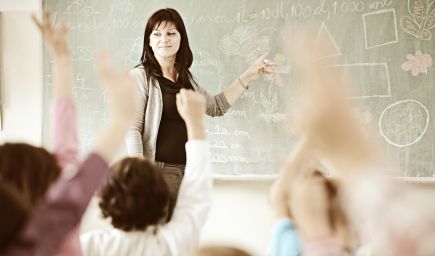 Ministerstvo školstva nie je zamestnávateľom učiteľov, a preto vraj nemôže priamo vyplácať odmeny