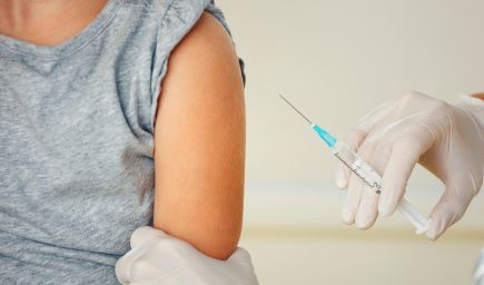 Rodičia, ktorí odmietnu očkovať deti, budú povinne školení o nebezpečenstvách, ktoré ich deťom hrozia
