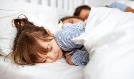 Spoločné spanie s deťmi býva aj znakom problémov v partnerskom vzťahu