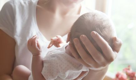 Matky reagujú na plač svojho dieťaťa, lebo ich mozog sa tehotenstvom zmení