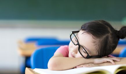 Kedy majú chodiť deti spať a koľko spánku potrebujú? (TABUĽKA)