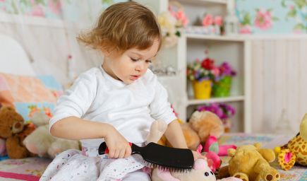 Prečo menej hračiek obohatí vaše deti viac?