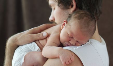 Popôrodné depresie sa týkajú aj otcov