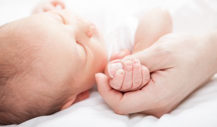 Ako čiernu dieru opisujú opustené deti prvé dni svojho života