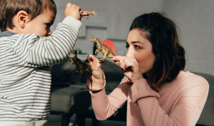 Hrajte sa s deťmi čo najčastejšie, aj keď sa vám nechce. Spoločná hra obohatí aj vás