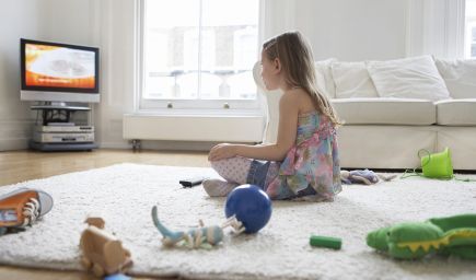 Máte deti prilepené k obrazovkám? Vedci tvrdia, že najdôležitejšie je obmedziť im prístup v týchto 4 prípadoch