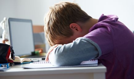 Záškoláctvo vášho dieťaťa neprehliadajte, ani neospravedlňujte