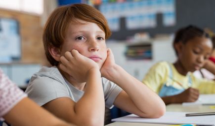 ADHD je diagnostikované najmladším deťom v triedach častejšie, tvrdia vedci