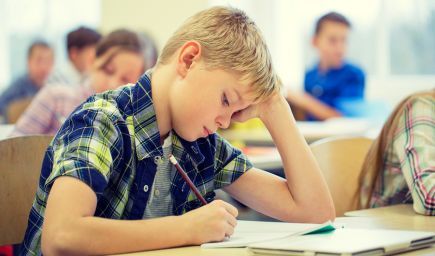Úzkosť detí z testov oslabuje ich výkony. Ako im pomôcť?