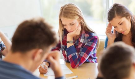Českí stredoškoláci chcú hodnotiť svojich učiteľov, aby tí dobrí mohli mať vyššie platy