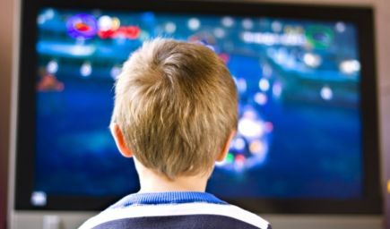 Médiá a deti: Rodič by nemal zabúdať, že aj neškodné sledovanie televízie môže mnoho pokaziť