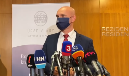 Deti sa do Vianoc do škôl nevrátia. Gröhling dostal úlohu vypracovať ďalší plán