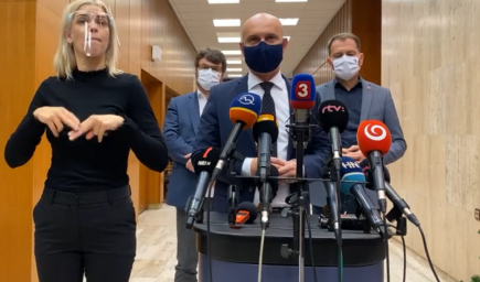 V pondelok otvoria niektoré školy, predchádzať tomu bude testovanie (+VIDEO)