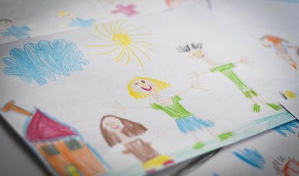 Detská kresba rodiny: Tipy pre učiteľov a psychológov, ako ju s deťmi zvládnuť čo najlepšie