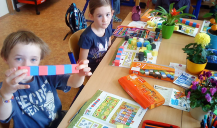 Deti sa učia matematiku ľahšie, ak sa pri riešení matematických úloh hýbu, tvrdia vedci